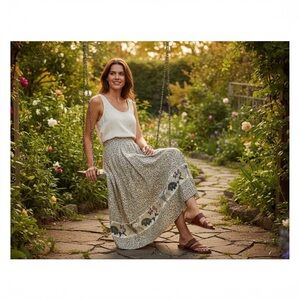 Ellen Tracy 100% Silk pleated skirt size 10 petite